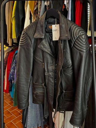 Aktuální výběr podzimních a zimních bund a kabátů 🥰🍂 Všechny tyto kousky a mnohem více najdete v prodejně 📍Dittrichova 13,...