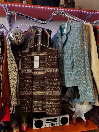 Malá ukázka z podzimních a zimních novinek 🫶🏻 Všechny kousky najdete v krámku 🥰 11-16:30 Dittrichova 13, Praha 2...